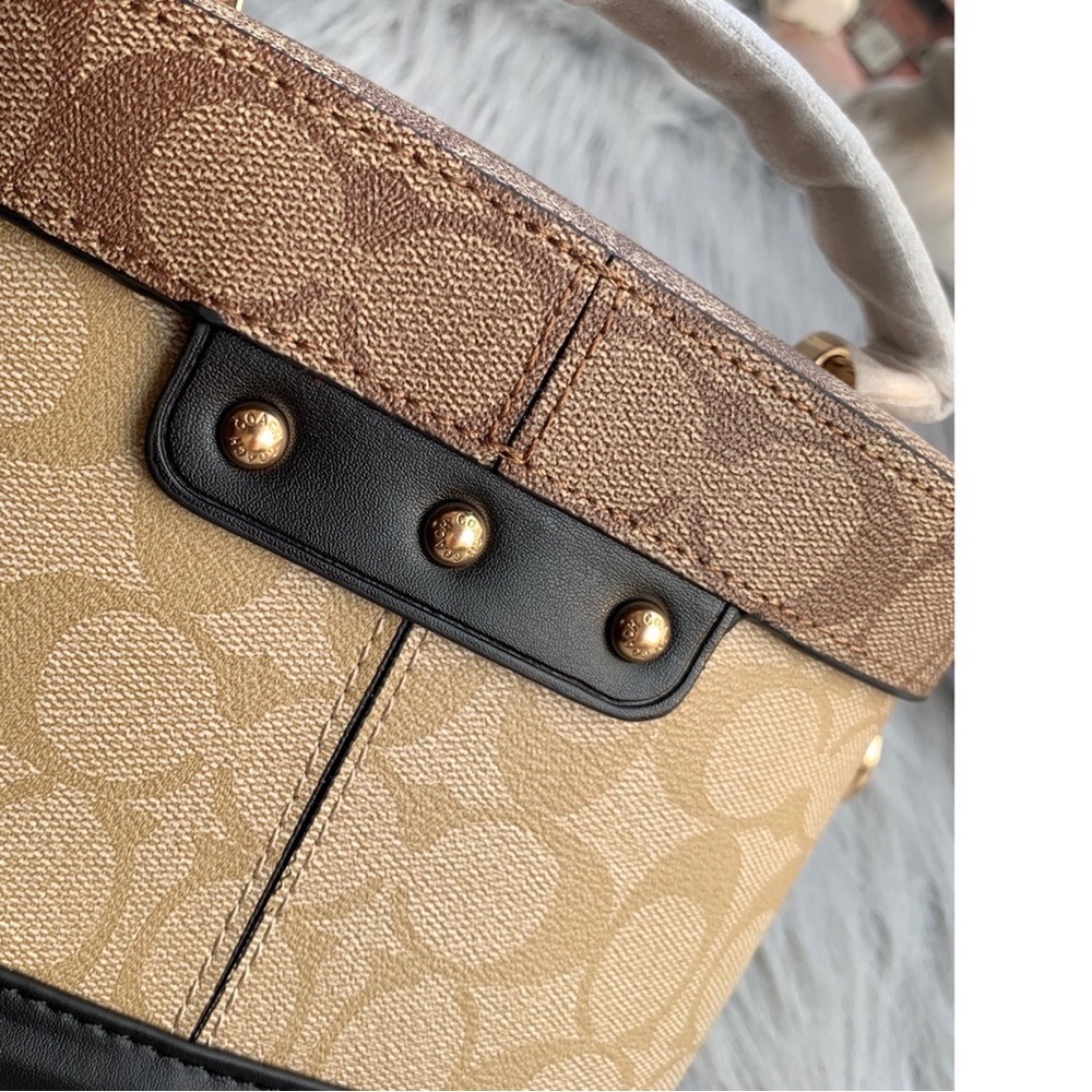 Coach Signature Canvas Cosmetic Case with Horse and Carriage Closure - Picture 5 of 9